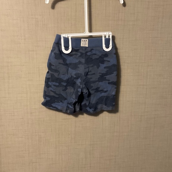 GAP Kids Blue Camouflage Shorts - Picture 2 of 5